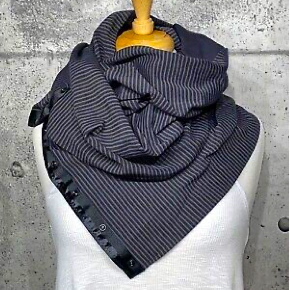 Lululemon Vinyasa Scarf - Striped - Gray/Black - Like New Condition - Picture 1 of 6
